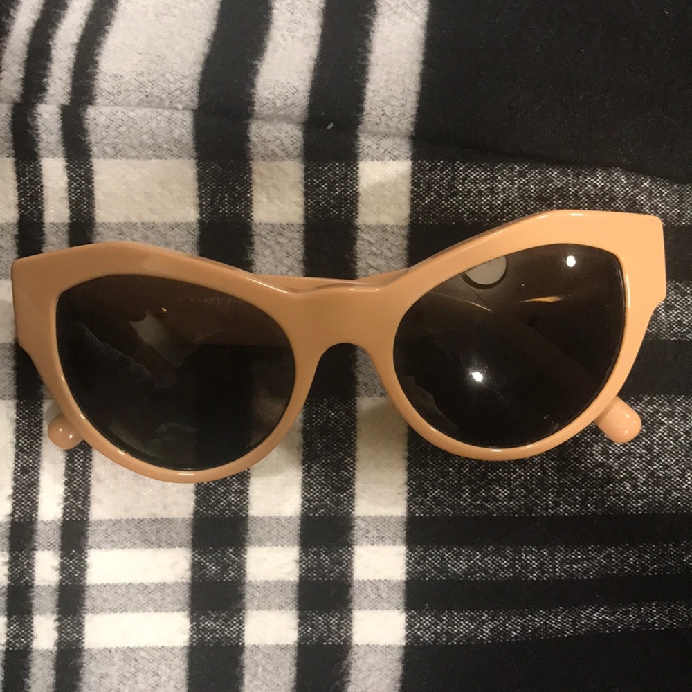 Versace sunglasses 🍒